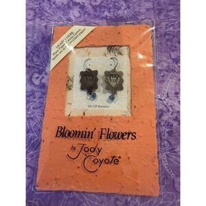 Jody Coyote Womens Dangle Earrings Silver Tone Cat Kitten Heart Whimsical NEW